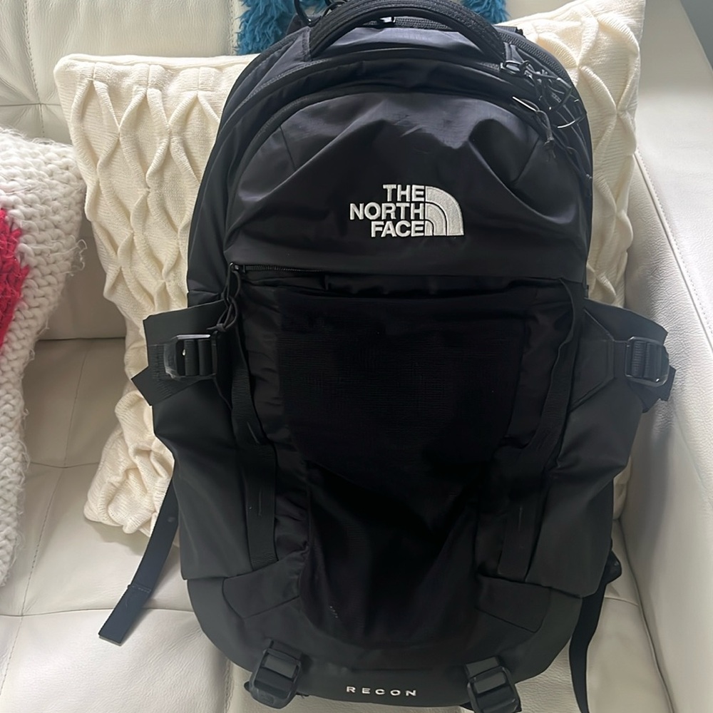 BRAND NEW NORTHFACE BACKPACK